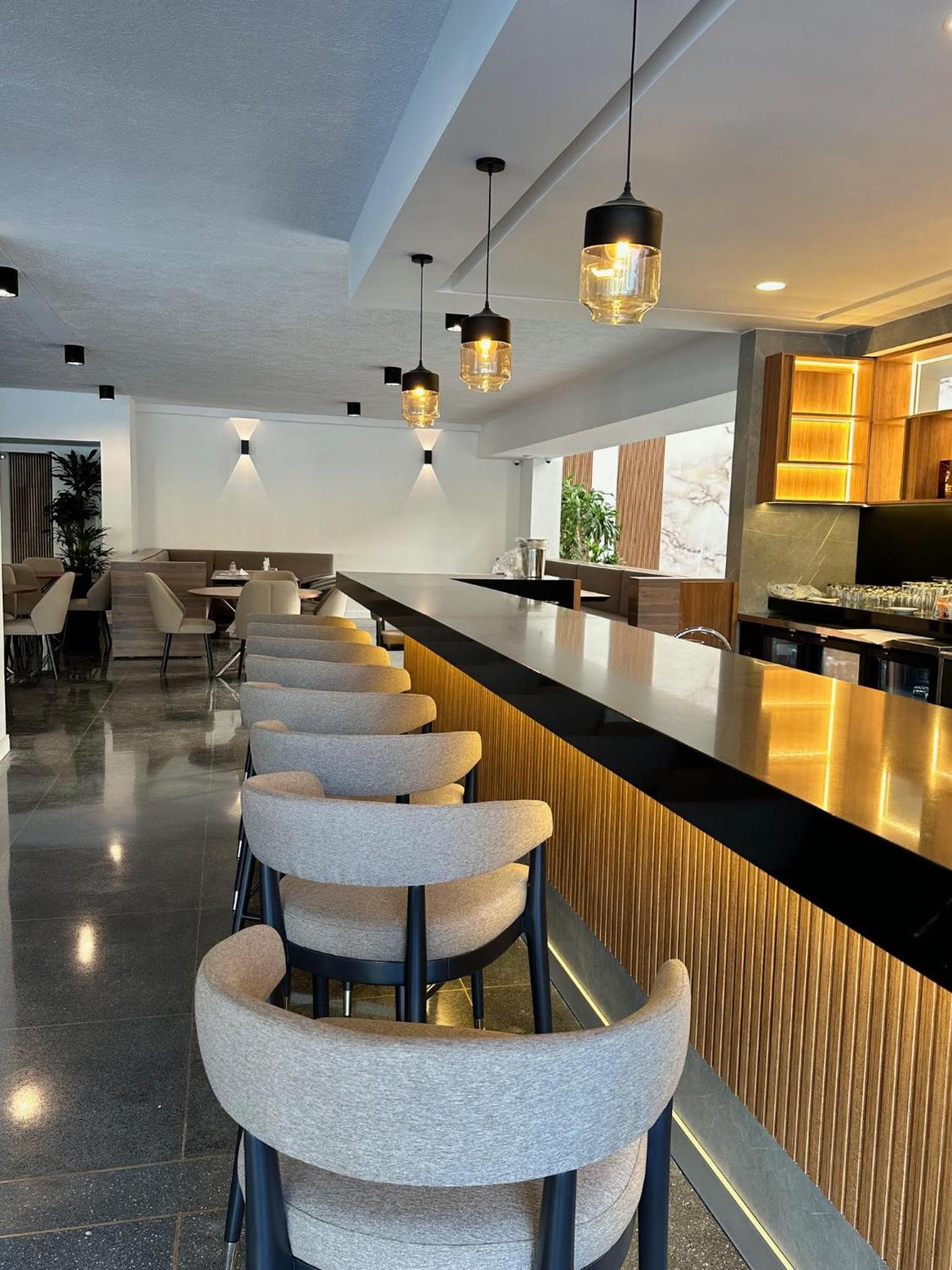 Eurobuilding Tama San Cristobal Hotel Bagian luar foto