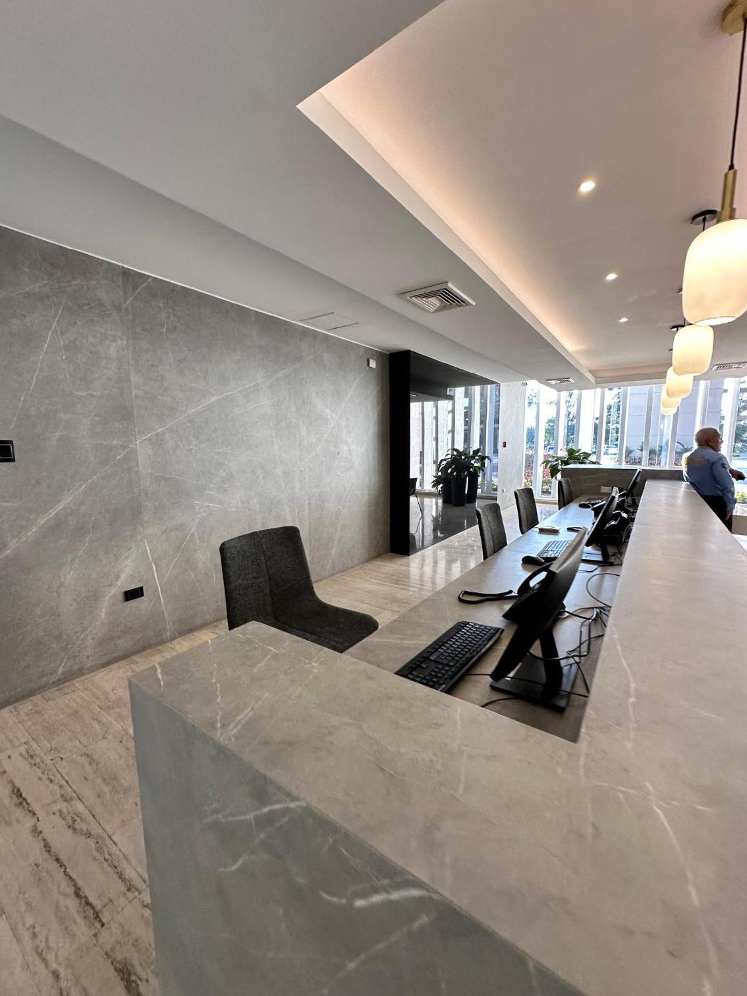 Eurobuilding Tama San Cristobal Hotel Bagian luar foto