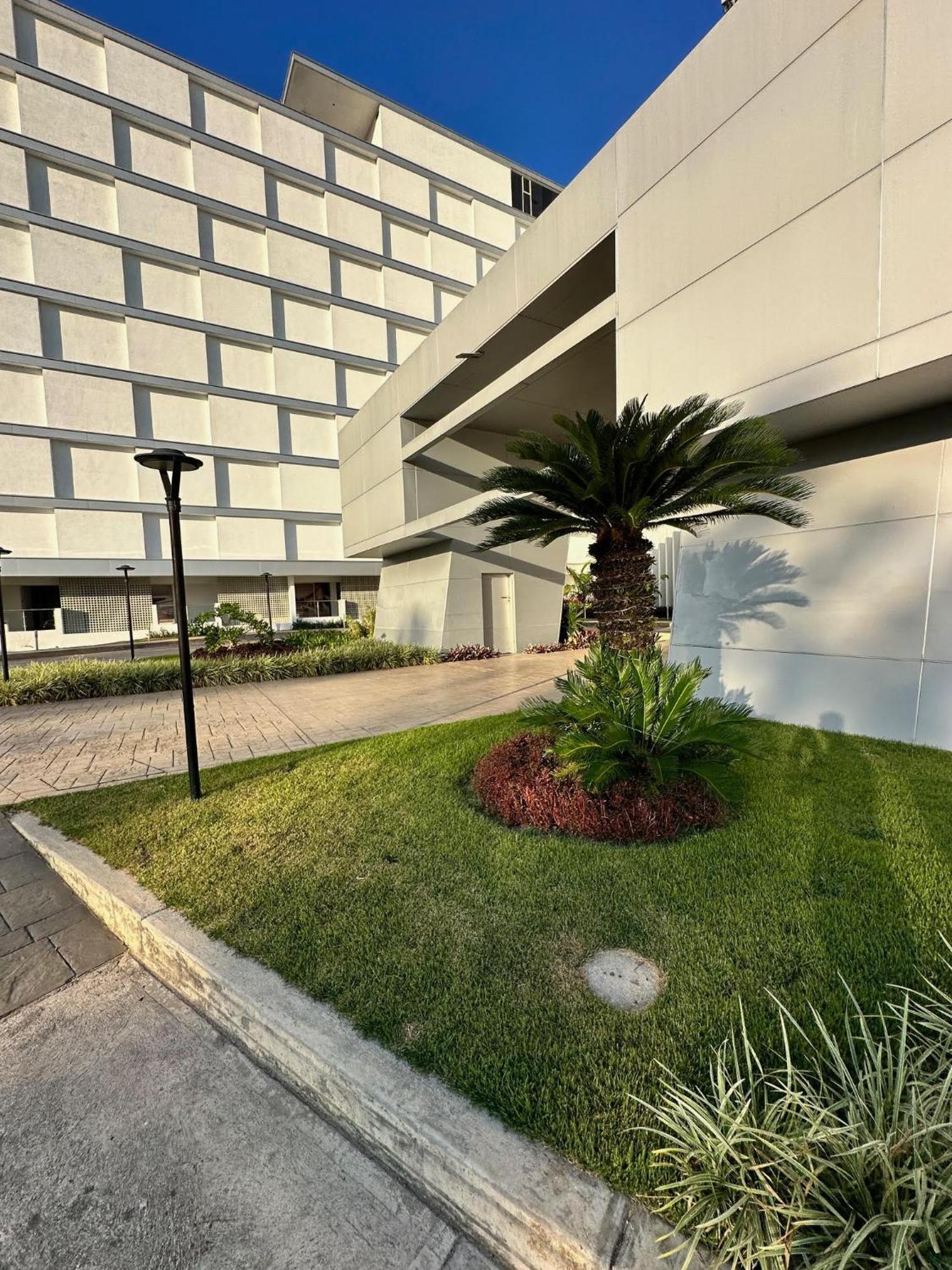 Eurobuilding Tama San Cristobal Hotel Bagian luar foto