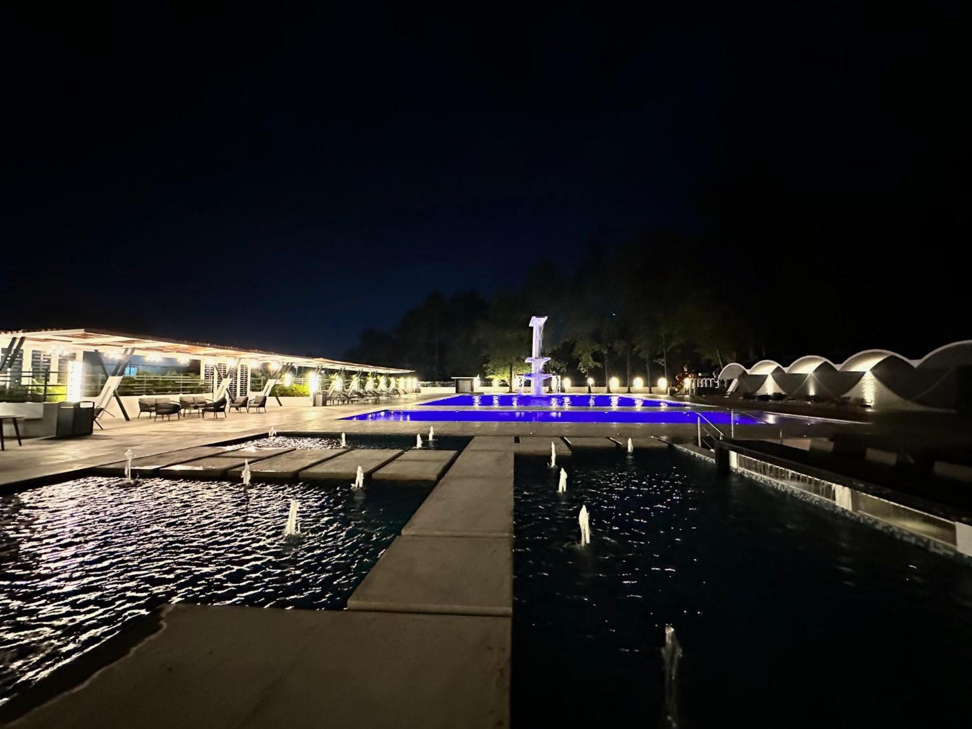 Eurobuilding Tama San Cristobal Hotel Bagian luar foto