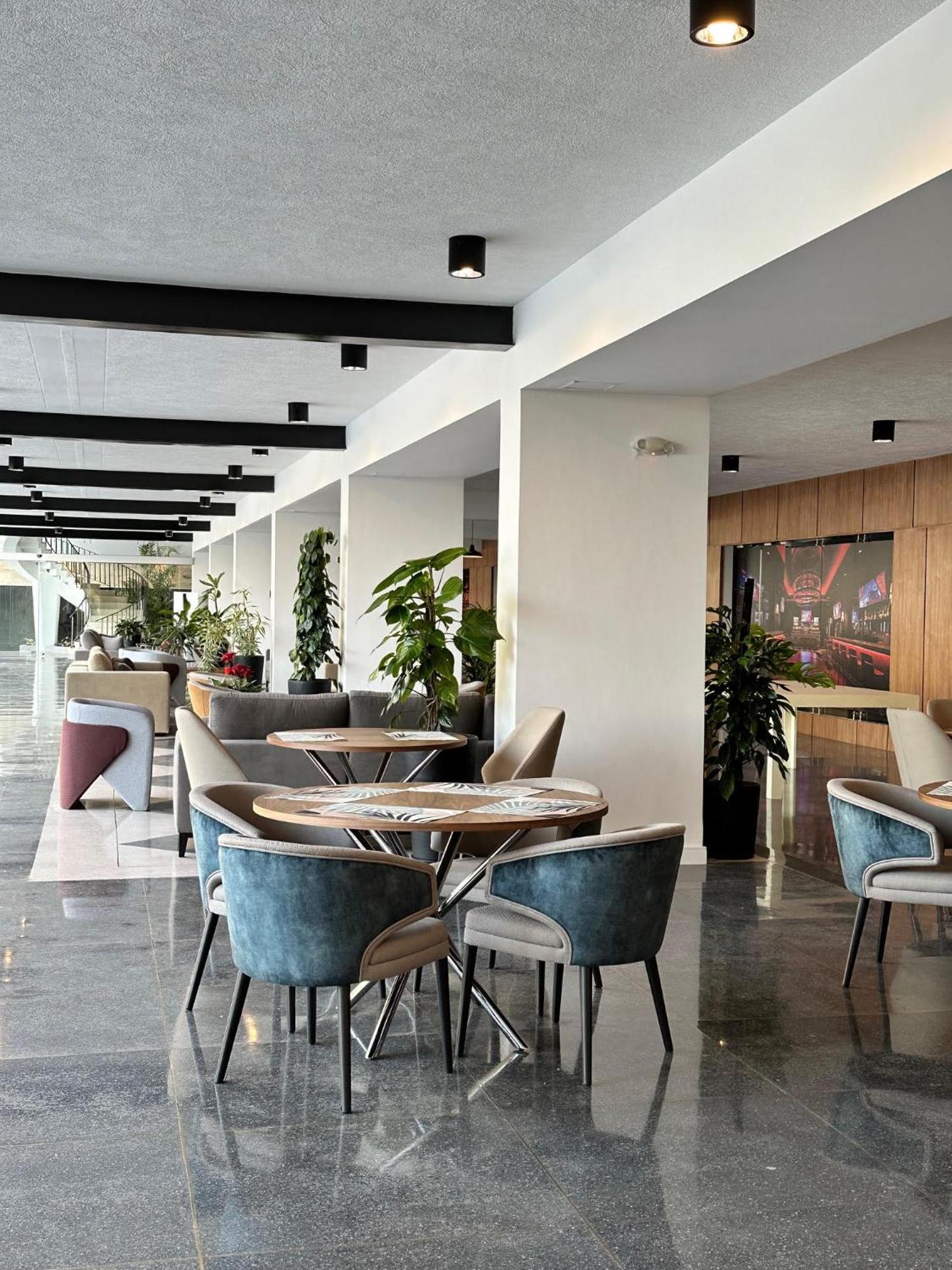 Eurobuilding Tama San Cristobal Hotel Bagian luar foto