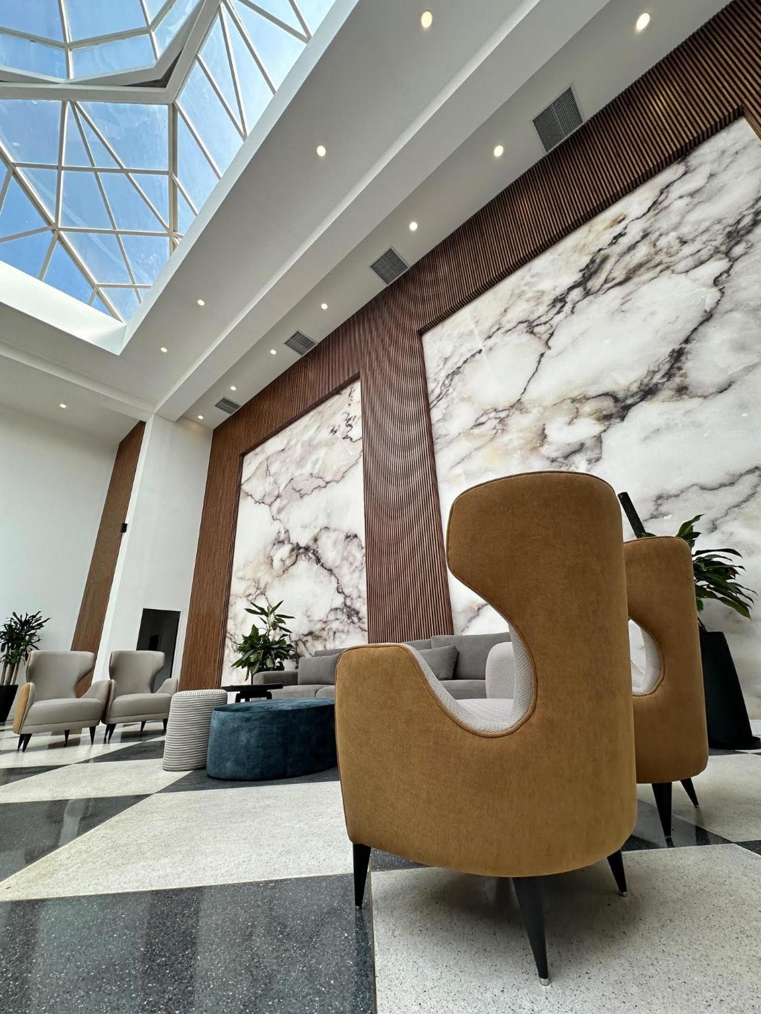 Eurobuilding Tama San Cristobal Hotel Bagian luar foto