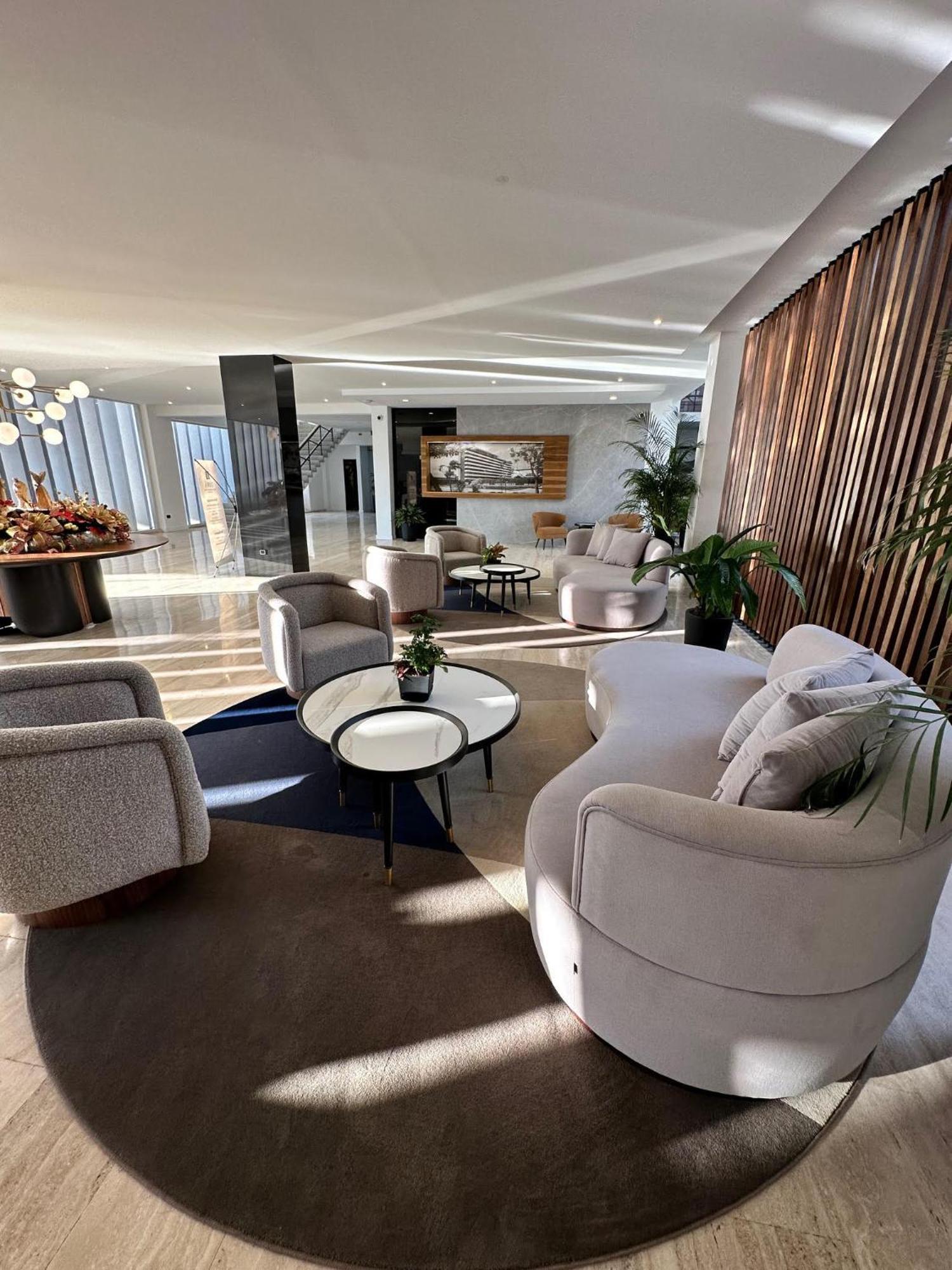 Eurobuilding Tama San Cristobal Hotel Bagian luar foto